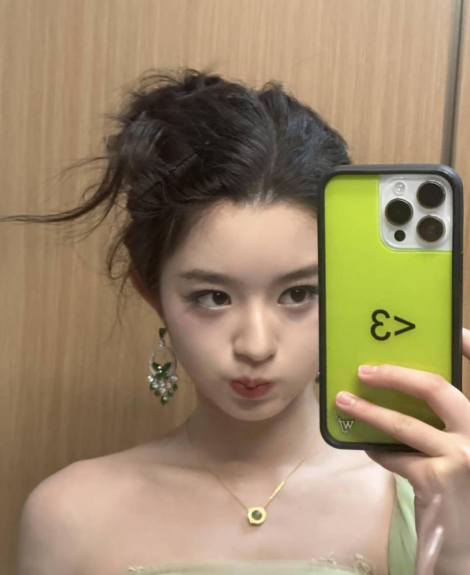 黄杨钿甜父亲涉违规经营、在职期间生二孩，会如何处罚？律师解读  第1张